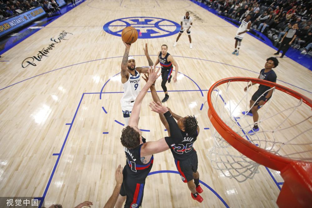 [图]东契奇空砍三双 湖人憾负篮网遭两连败.