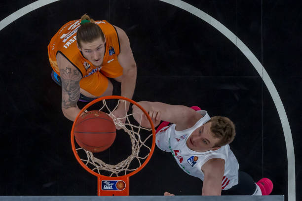 意媒：拜仁昨天500万欧租借+2800万欧买断报价卢克曼被拒绝