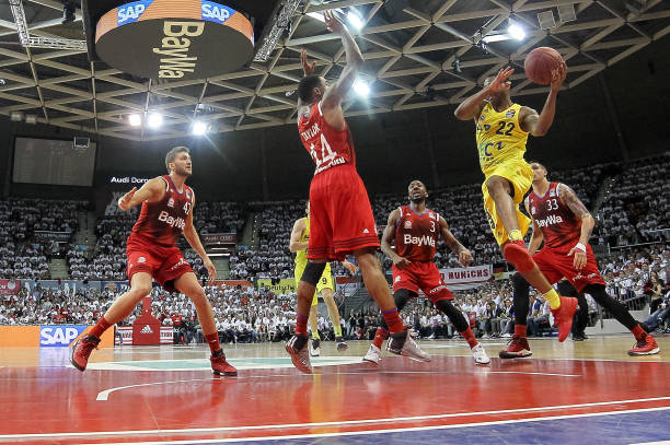 40分狂胜，2分险胜！西部豪门逆天改命，请神容易送神难啊.