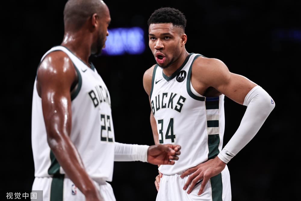 韦世豪铲射破门！被辱骂后首次亮相，拍打队徽致意，本季进球上双